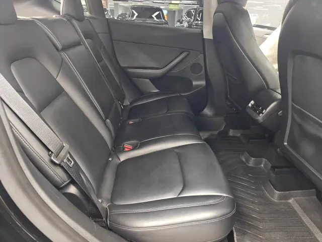 Tesla Model Y — Фото автомобиля 9