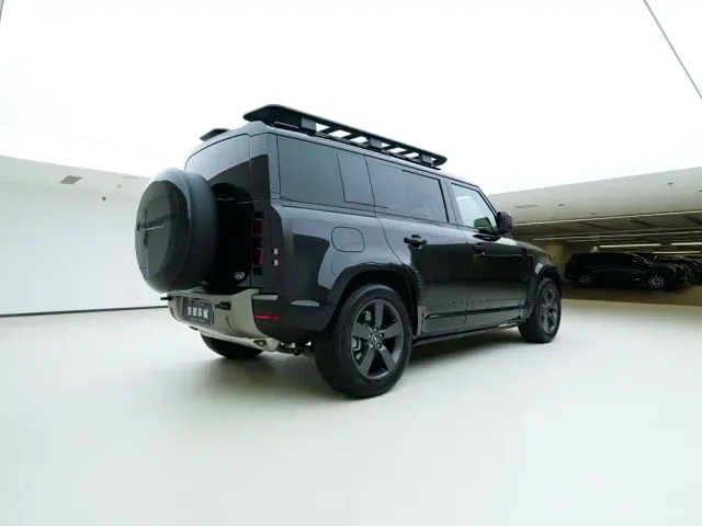 Land Rover Defender — Фото автомобиля 6