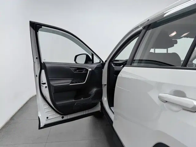Toyota RAV4 — Фото автомобиля 8