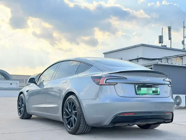 Tesla Model 3 — Фото автомобиля 7