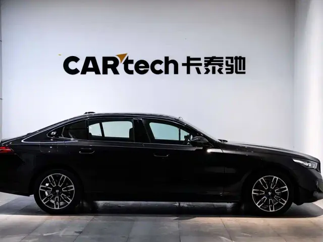 BMW 5 Series — Фото автомобиля 5
