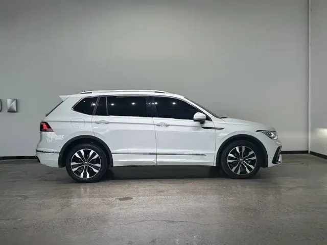 Volkswagen Tiguan L — Фото автомобиля 4
