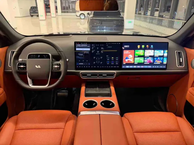 Li Auto L7 — Фото автомобиля 10
