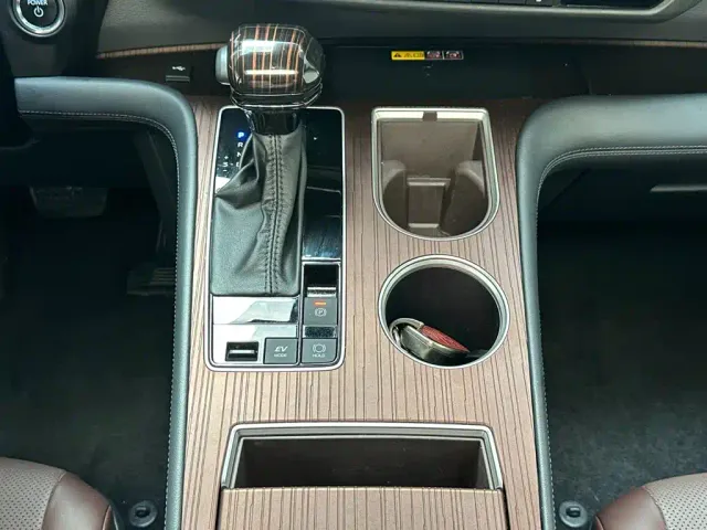 Toyota Granvia — Фото автомобиля 15