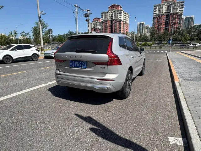 Volvo XC60 — Фото автомобиля 2
