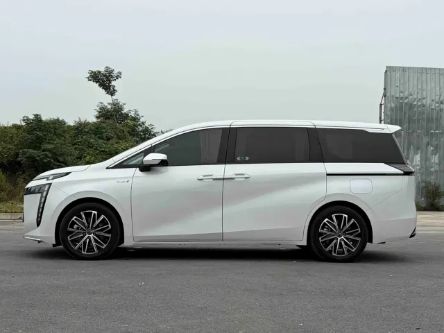 GAC Trumpchi E8 — Фото автомобиля 4