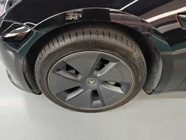 Tesla Model 3 — Фото автомобиля 22
