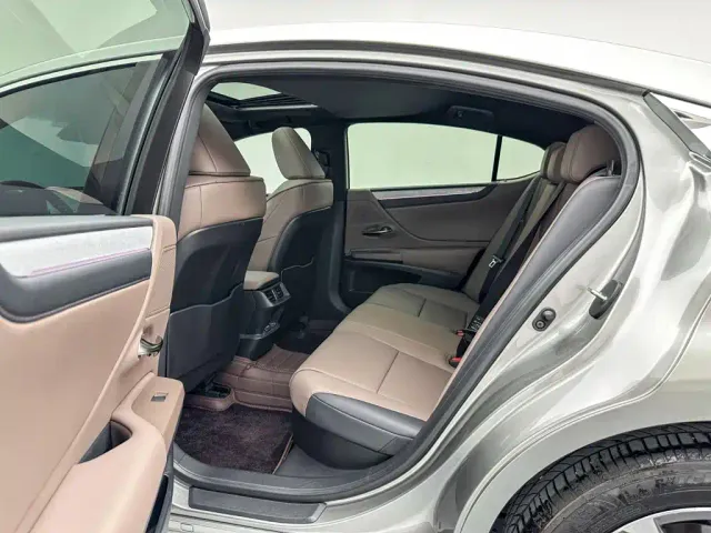 Lexus ES — Фото автомобиля 20