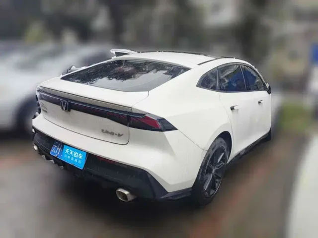 Changan UNI-V — Фото автомобиля 5