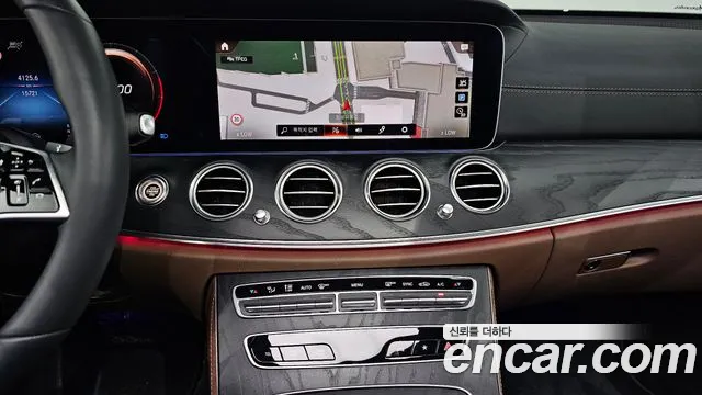 Mercedes-Benz E-Class — Фото автомобиля 11