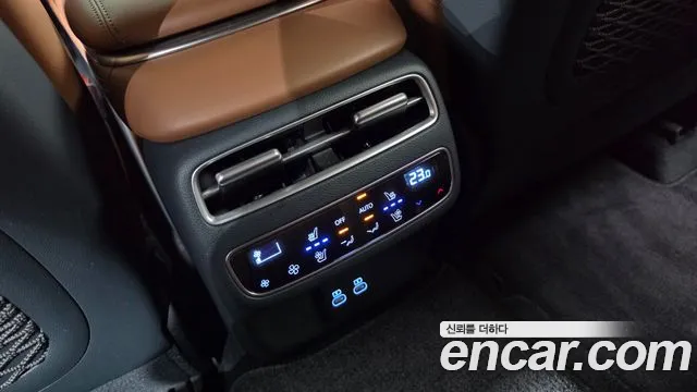 Genesis GV70 — Фото автомобиля 25