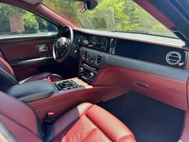 Rolls-Royce Ghost — Фото автомобиля 5