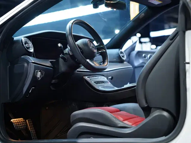 Mercedes-Benz E-Class — Фото автомобиля 26
