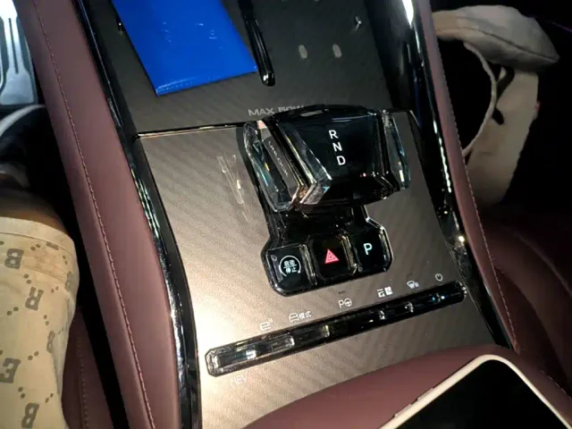 Denza Z9GT — Фото автомобиля 13