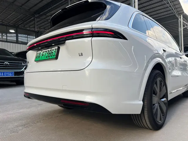 Li Auto L8 — Фото автомобиля 23