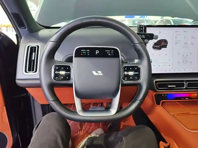 Li Auto L6 — Фото автомобиля 10