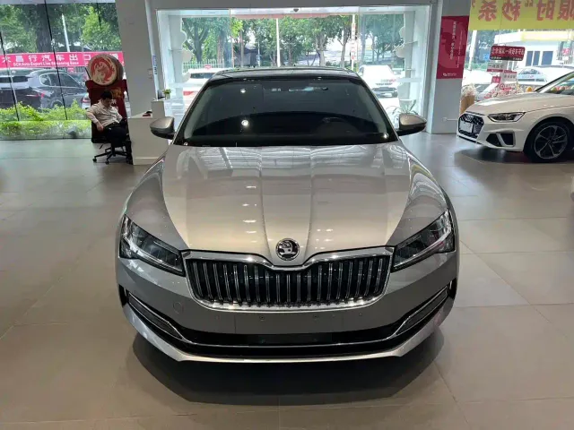 Skoda Superb — Фото автомобиля 2