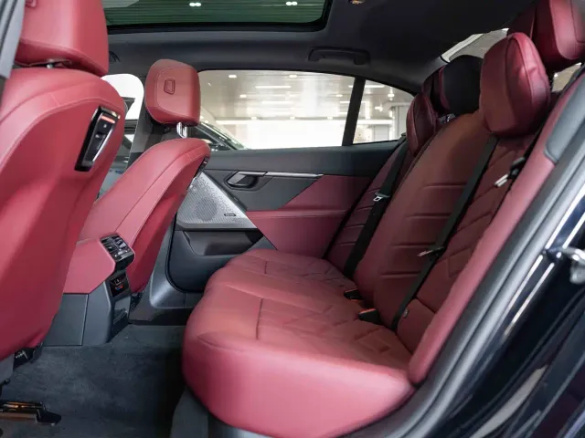 BMW 5 Series — Фото автомобиля 17