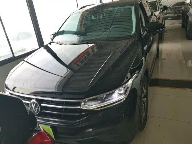 Volkswagen Tiguan L — Фото автомобиля 2