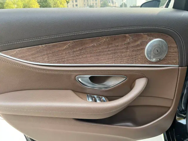 Mercedes-Benz E-Class — Фото автомобиля 7