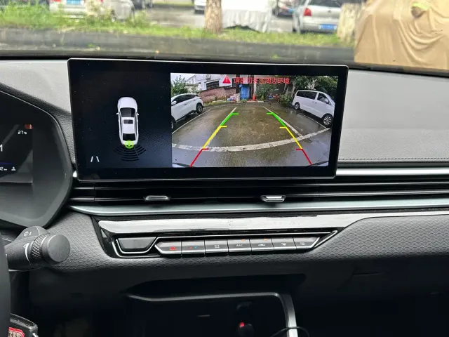 Geely Emgrand — Фото автомобиля 14