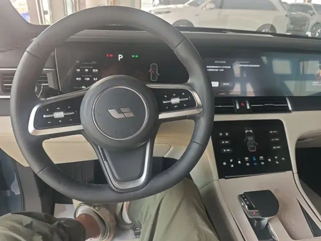 Li Auto ONE — Фото автомобиля 10