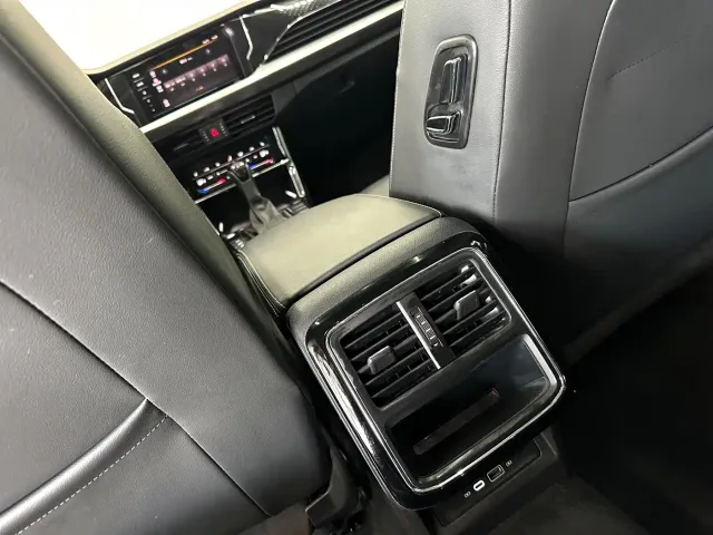 Volkswagen Passat — Фото автомобиля 13