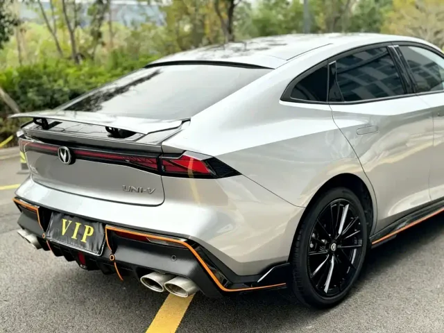 Changan Changan UNI-V 2023 1.5T Sport Edition — Фото автомобиля 8