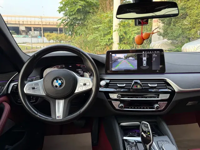 BMW 5 Series — Фото автомобиля 11