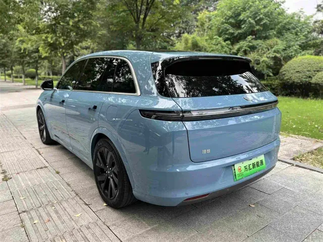 Li Auto L7 — Фото автомобиля 12