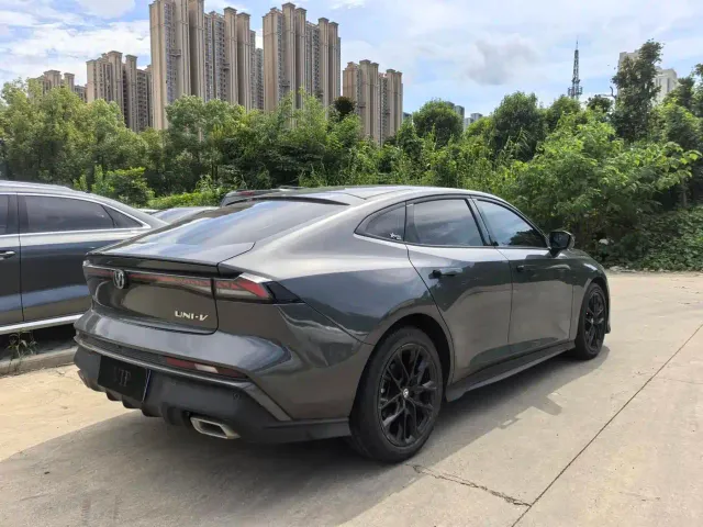 Changan UNI-V — Фото автомобиля 9
