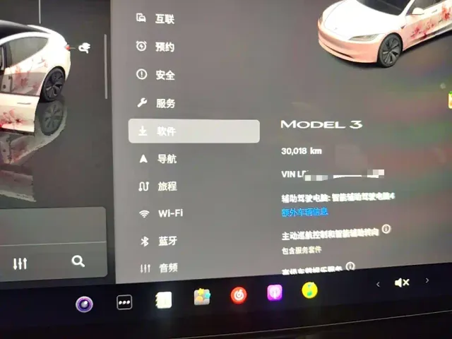 Tesla Model 3 — Фото автомобиля 11