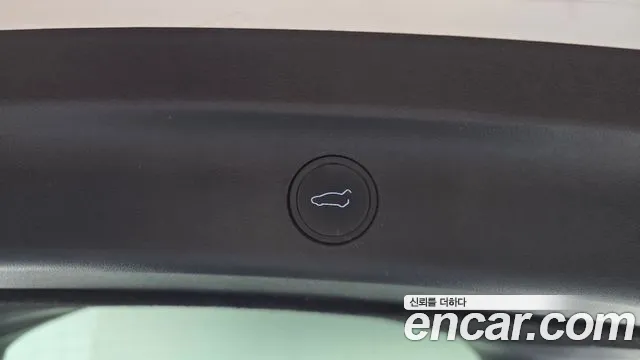 Tesla Model Y — Фото автомобиля 17