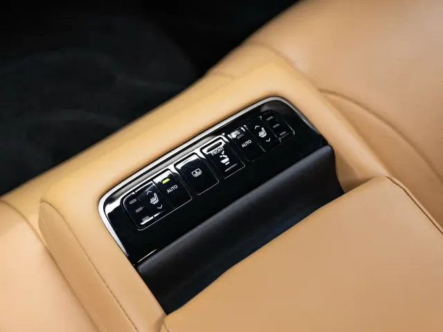 Lexus LS — Фото автомобиля 18