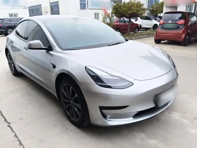 Tesla Model 3 — Фото автомобиля 3