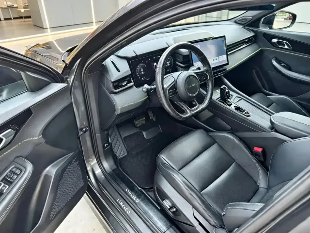 Lynk & Co 03 — Фото автомобиля 5