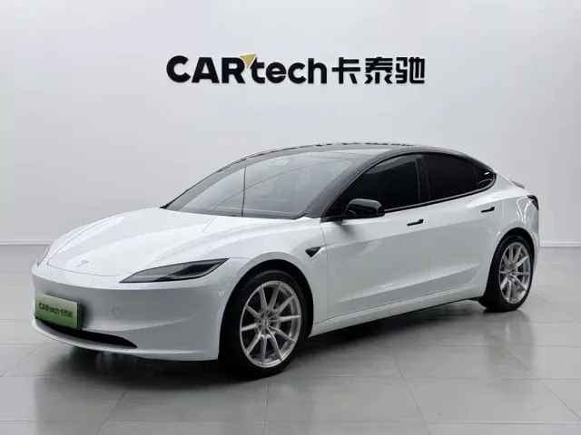 Tesla Model 3 — Фото автомобиля 10