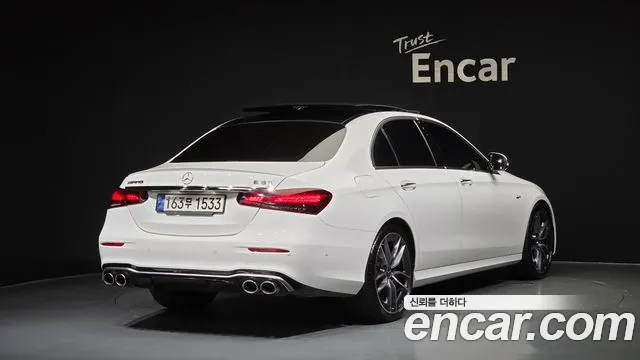 Mercedes-Benz E-Class — Фото автомобиля 2