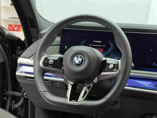 BMW i7 — Фото автомобиля 13