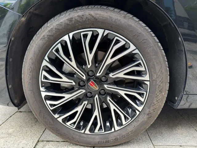 Hongqi H5 — Фото автомобиля 10