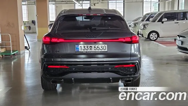 Audi Q5 45 TFSI quattro Sportback S Line Black Edition — Фото автомобиля 3