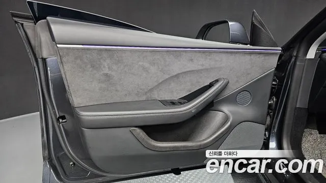 Tesla Model 3 — Фото автомобиля 24