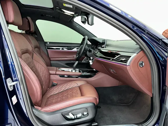 BMW 7 Series — Фото автомобиля 11