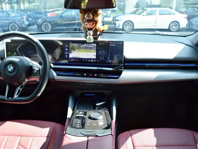BMW 5 Series — Фото автомобиля 9
