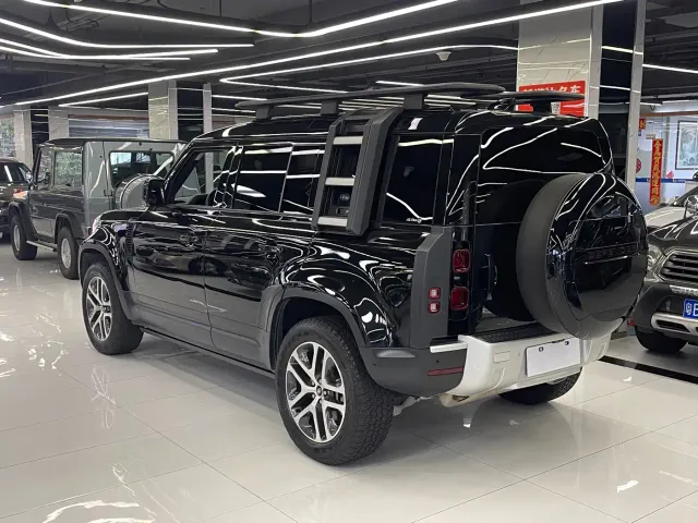 Land Rover Defender — Фото автомобиля 11