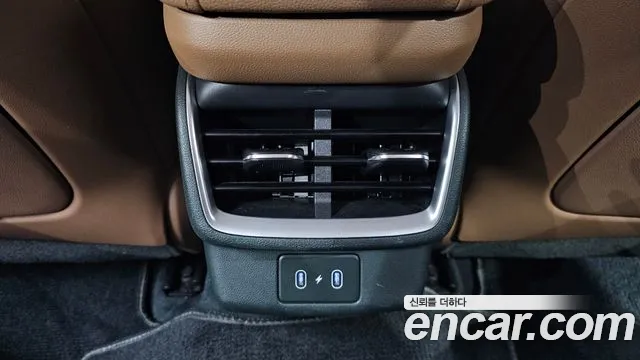 Hyundai Grandeur Grandeur (GN7) 2.5 Бензин 2WD — Фото автомобиля 27