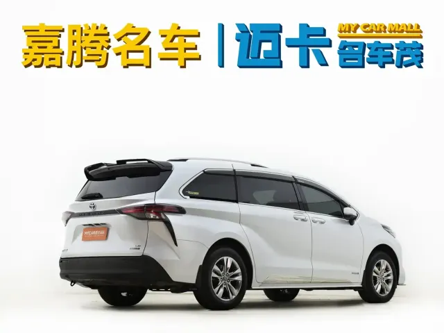 Toyota Sienna — Фото автомобиля 12