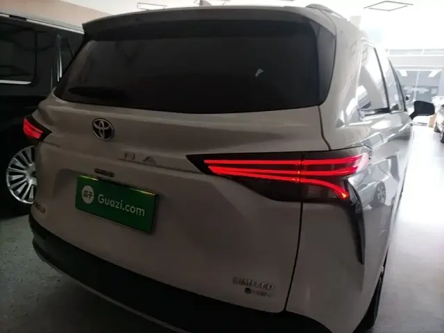 Toyota Sienna — Фото автомобиля 5