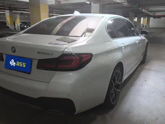 BMW 5 Series — Фото автомобиля 3