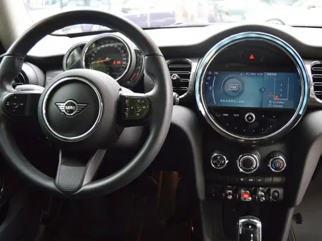 MINI Hatch — Фото автомобиля 10